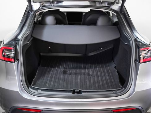 Used 2024 Tesla Model Y Performance image 11