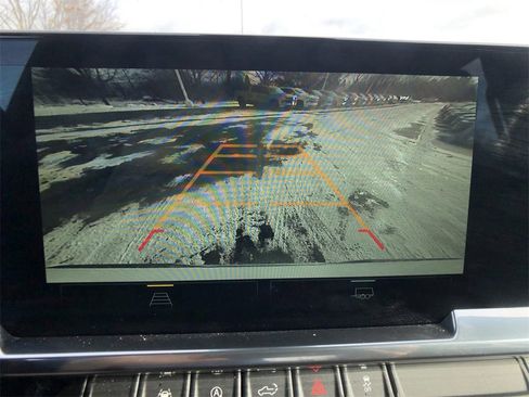 Used 2022 Chevrolet Silverado 1500 LT image 17