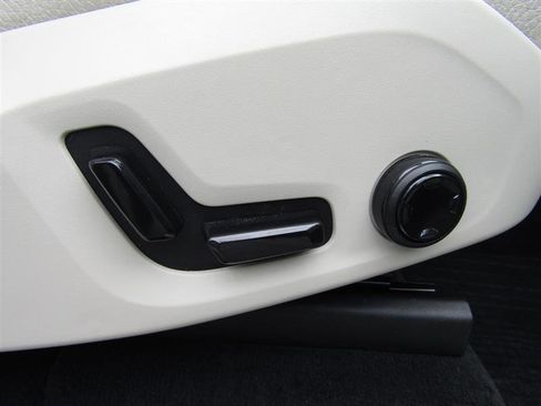 Used 2018 Volvo XC90 T5 Momentum w/ Convenience Package image 45