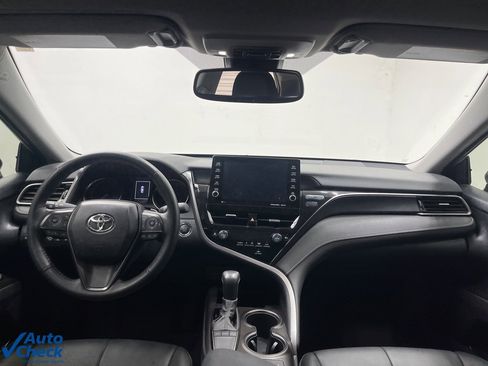 Used 2024 Toyota Camry SE image 20