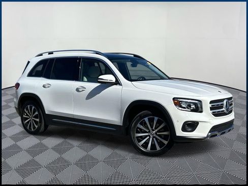 Used 2022 Mercedes-Benz GLB 250 4MATIC image 1