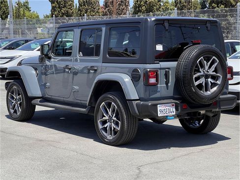 Used 2024 Jeep Wrangler Unlimited w/ Convenience Group AWD/4WD image 6