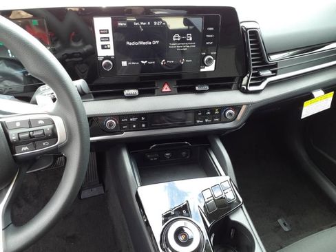 Used 2025 Kia Sportage LX image 25