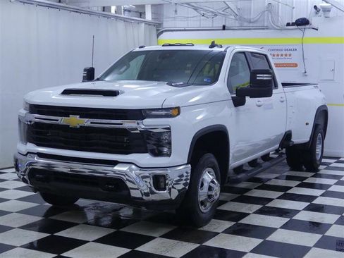 Used 2025 Chevrolet Silverado 3500 LT image 4