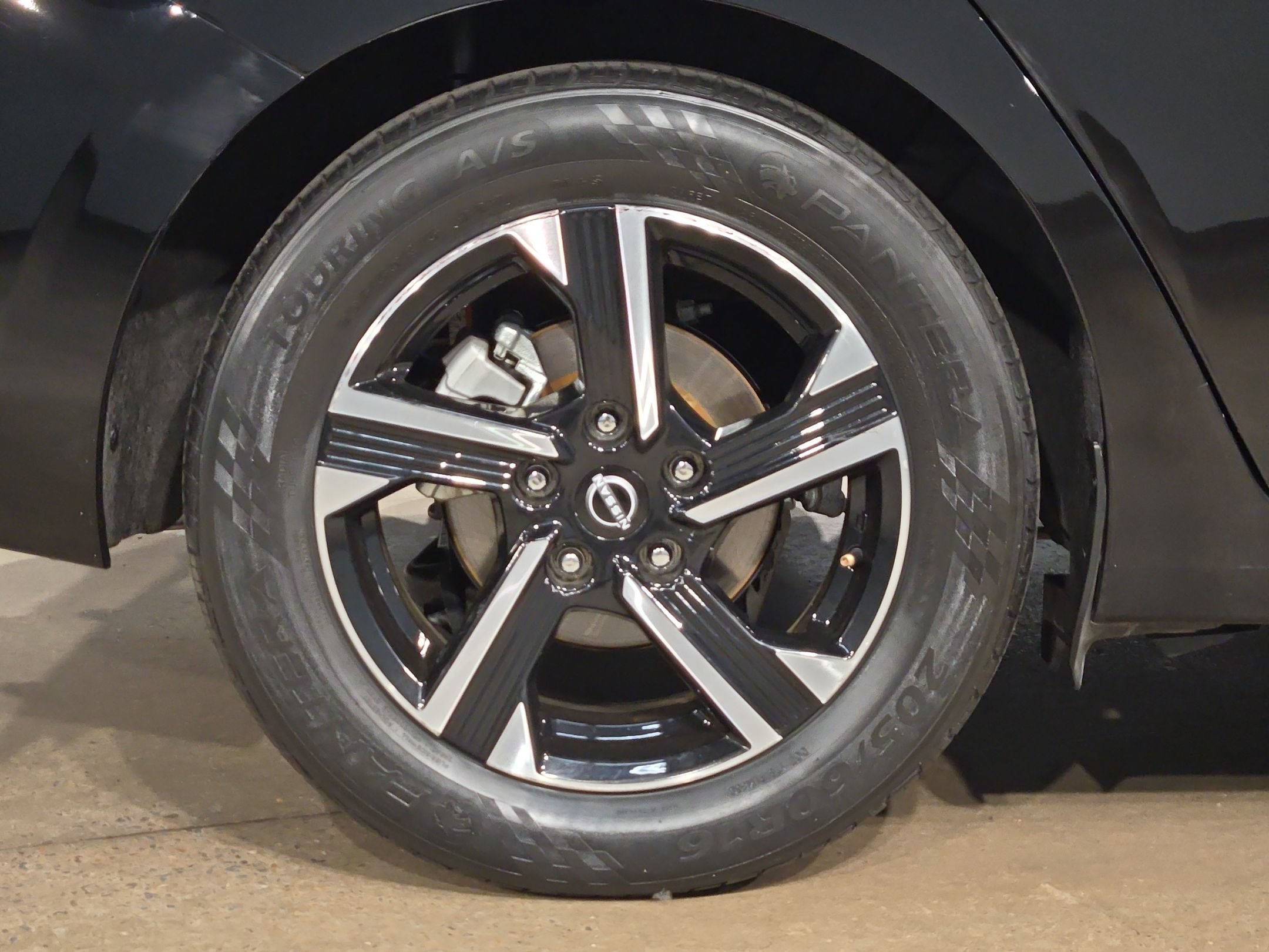 Used 2024 Nissan Sentra SV FWD image 17
