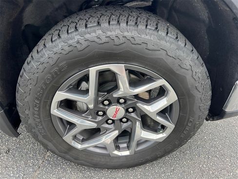 Used 2024 GMC Sierra 1500 SLT image 12