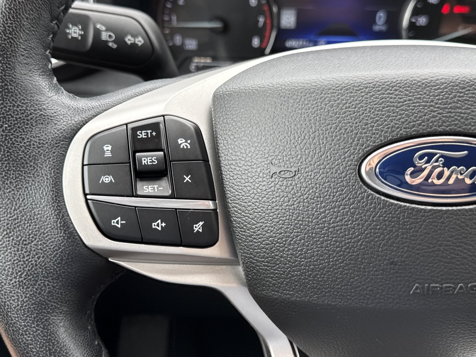 Used 2022 Ford Explorer Limited AWD/4WD image 21