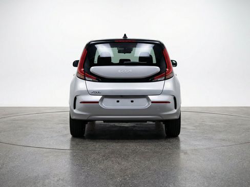 Used 2025 Kia Soul LX w/ LX Technology Package FWD image 7