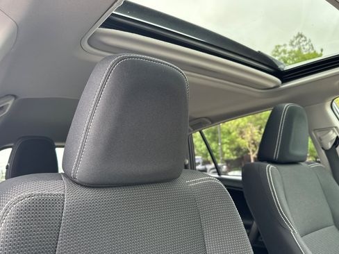 Used 2018 Toyota RAV4 XLE FWD image 17