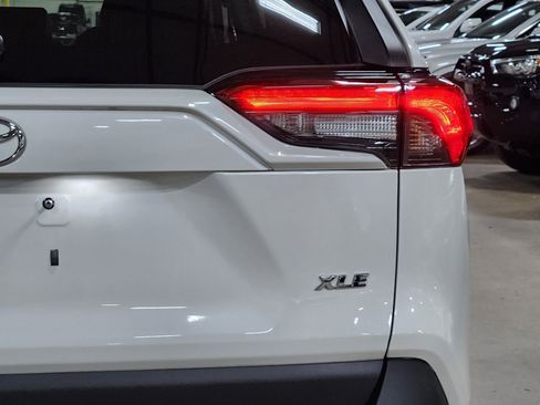 Used 2021 Toyota RAV4 XLE Premium image 22