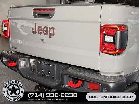 Used 2022 Jeep Gladiator Rubicon w/ LED Lighting Group AWD/4WD image 15