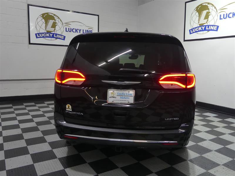 Used 2017 Chrysler Pacifica Limited w/ UConnect Theater Package FWD image 8