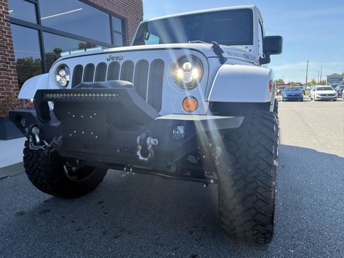 Used 2015 Jeep Wrangler Rubicon w/ Power Convenience Group AWD/4WD image 19