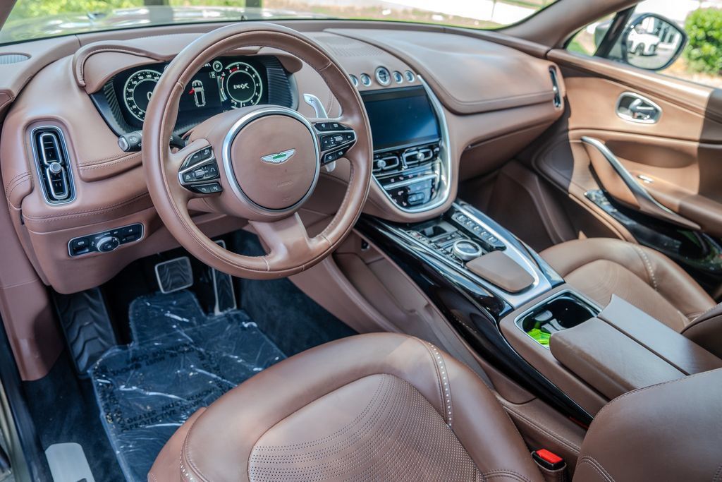 Used 2023 Aston Martin DBX AWD/4WD image 4