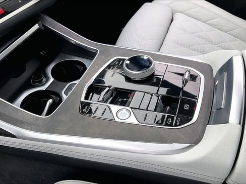 Used 2026 BMW X7 xDrive40i w/ Executive Package image 16