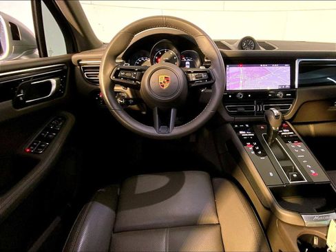 Certified 2023 Porsche Macan AWD/4WD image 13