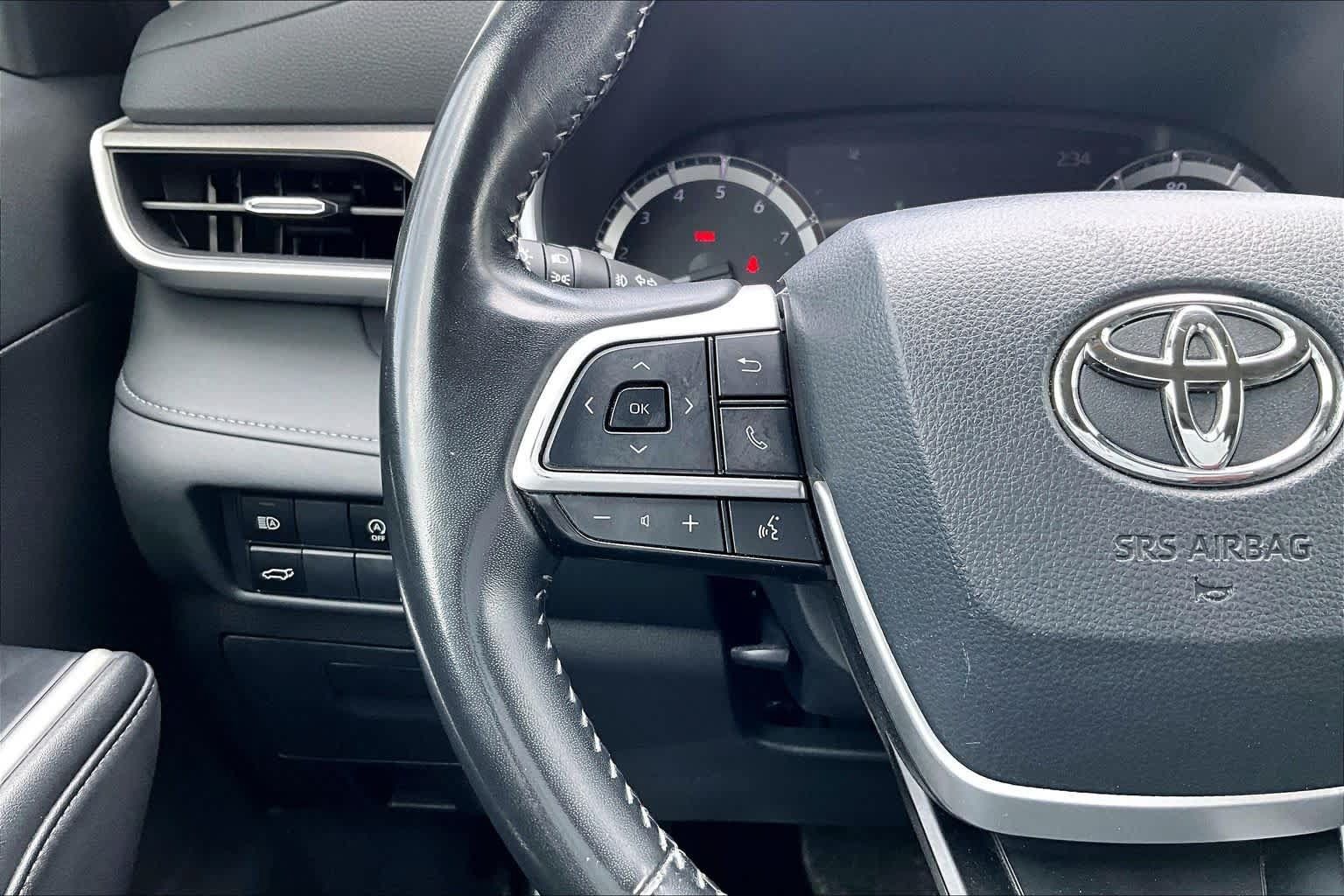 Used 2024 Toyota Highlander XLE FWD image 24