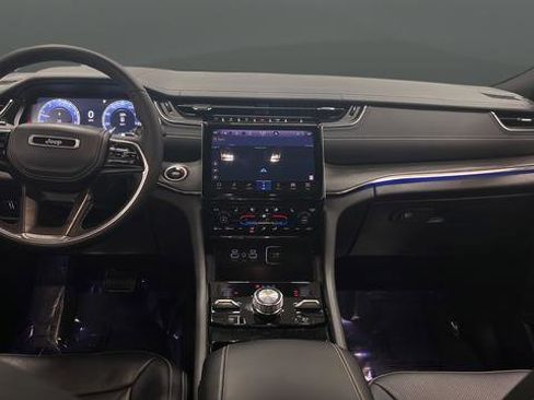 Used 2024 Jeep Grand Cherokee Overland image 11