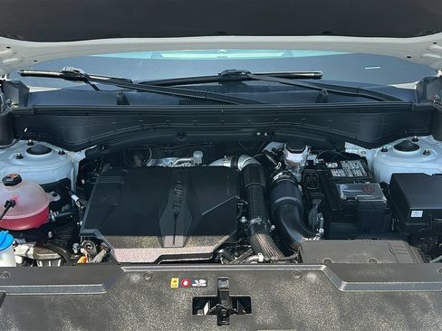 Used 2025 Hyundai Santa Fe SEL AWD/4WD image 3