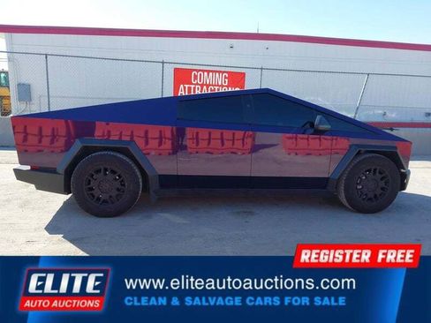 Used 2024 Tesla Cybertruck AWD Crew Cab image 26
