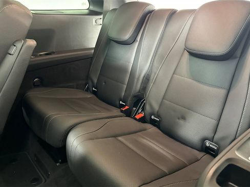 Used 2025 Mercedes-Benz GLS 450 4MATIC image 17