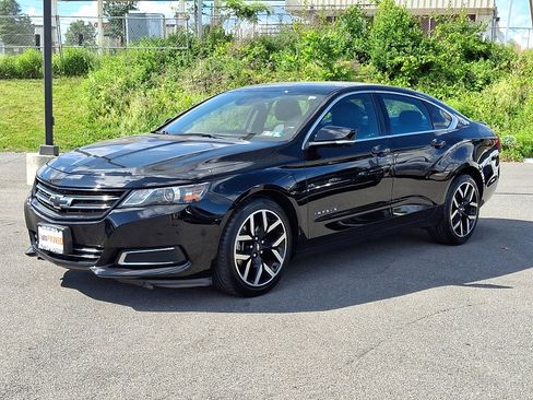 Used 2017 Chevrolet Impala LT FWD image 3