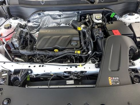 New 2026 Chevrolet Trax RS w/ Sunroof Package FWD image 19