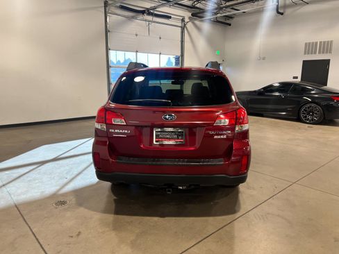 Used 2011 Subaru Outback 2.5i Premium image 4