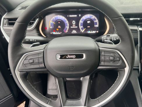 New 2025 Jeep Grand Cherokee Laredo X w/ Luxury Tech Group I image 11