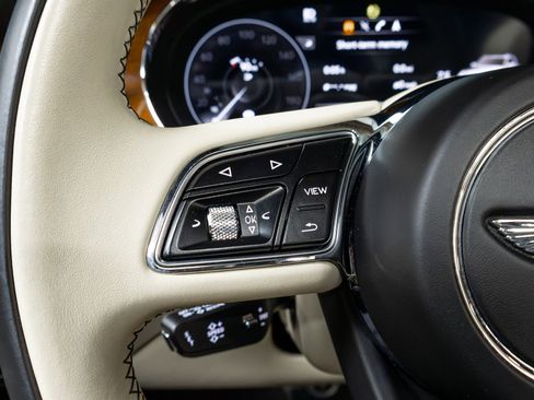 Used 2021 Bentley Bentayga w/ First Edition Specification AWD/4WD image 70