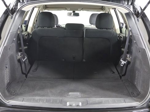 Used 2019 Nissan Pathfinder SV image 18