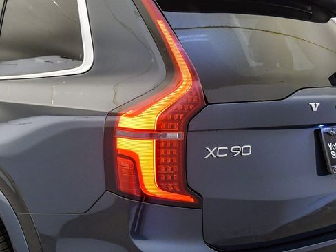 New 2026 Volvo XC90 B5 Core image 12