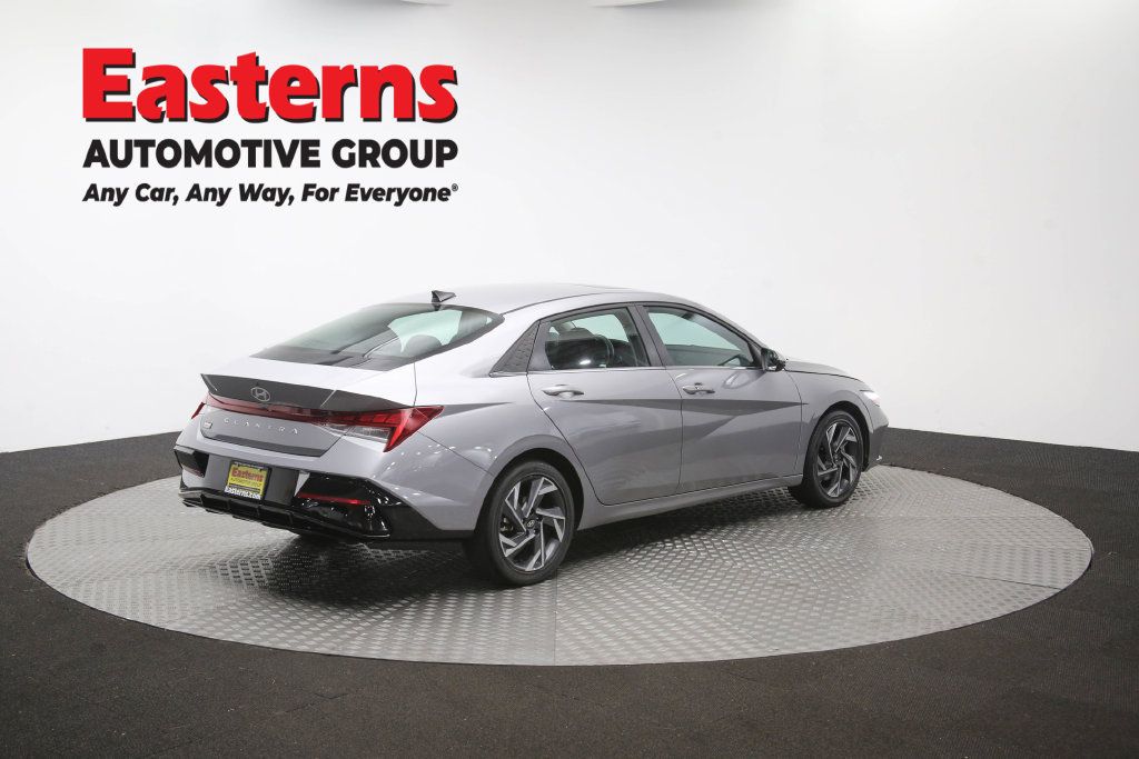 Used 2025 Hyundai Elantra SEL FWD image 46