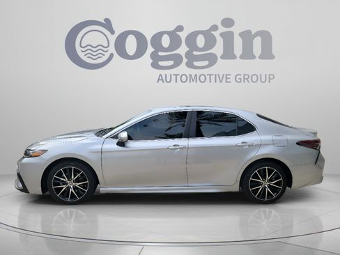 Used 2024 Toyota Camry SE w/ Convenience Package FWD image 3