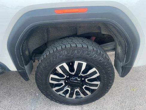 Used 2024 GMC Sierra 2500 Denali Ultimate AWD/4WD image 16