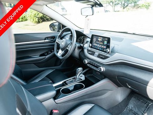 Used 2024 Nissan Altima 2.5 SR FWD image 10