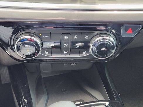 New 2026 Chevrolet Trax ACTIV w/ Sunroof Package FWD image 14