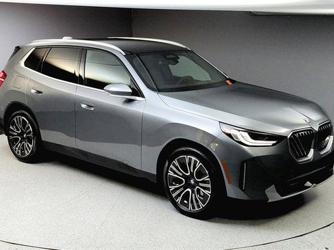 Used 2025 BMW X3 xDrive30i w/ Premium Package image 13