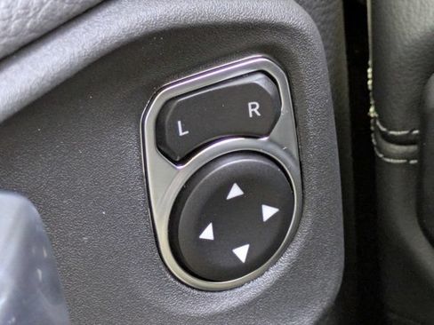 New 2026 Jeep Wrangler Unlimited Sahara AWD/4WD image 24