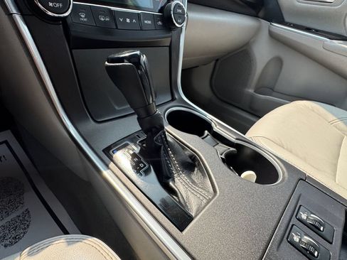 Used 2015 Toyota Camry XLE w/ Moonroof Package FWD image 31