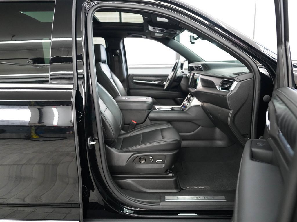 Used 2022 GMC Yukon XL Denali AWD/4WD image 38