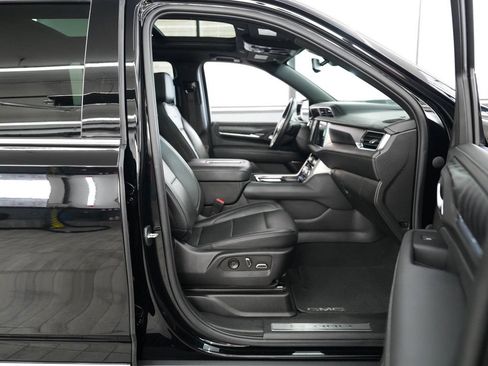 Used 2022 GMC Yukon XL Denali AWD/4WD image 38