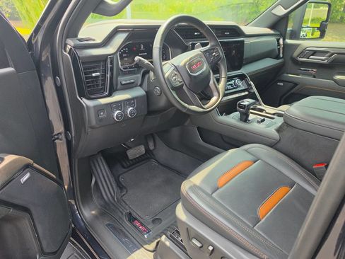 Used 2024 GMC Sierra 1500 AT4 w/ Technology Package AWD/4WD image 12