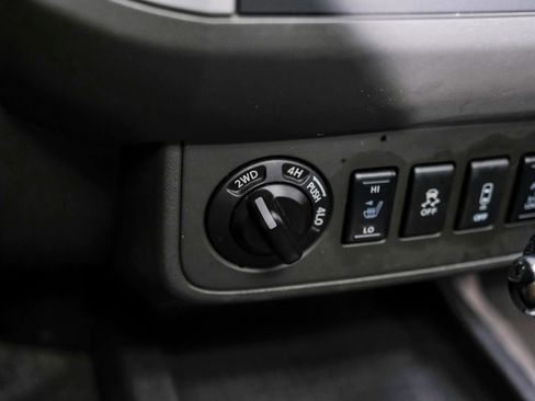 Used 2018 Nissan Frontier PRO-4X w/ Pro-4x Luxury Package AWD/4WD image 31