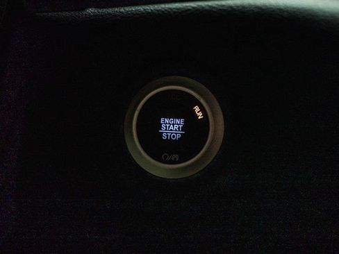 Used 2025 Chrysler Pacifica Select FWD image 19