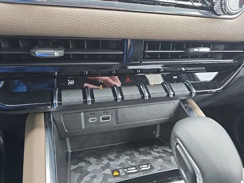 Used 2023 GMC Canyon Denali image 20