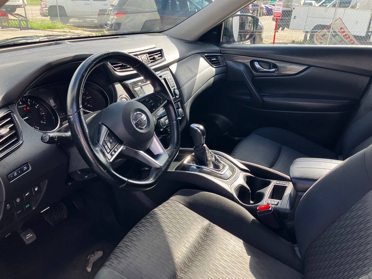 Used 2020 Nissan Rogue SV FWD image 13