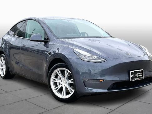 Used 2023 Tesla Model Y image 3