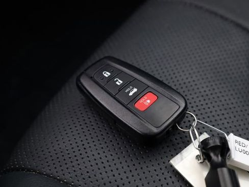 Used 2020 Toyota Camry XSE image 28