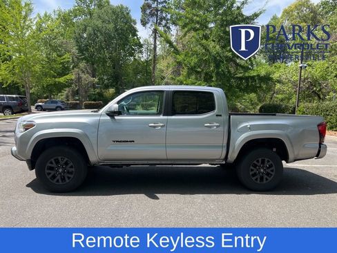 Used 2023 Toyota Tacoma SR5 w/ Technology Package image 3